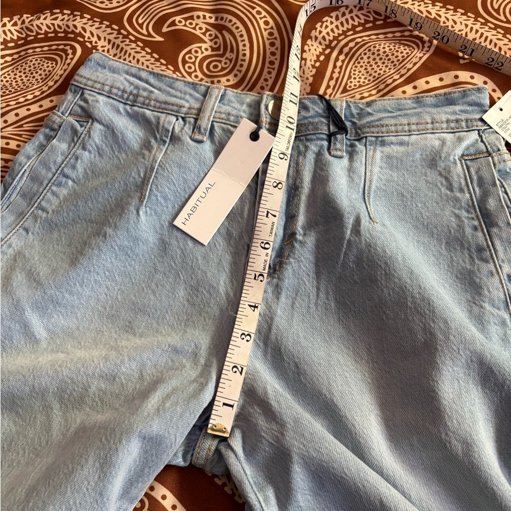 HABITUAL Relaxed Barrel Crop Jeans | Size 25 - Picture 7 of 12